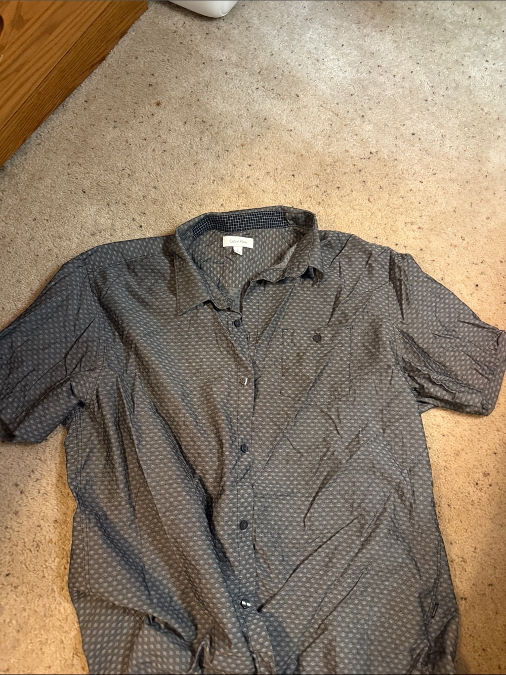 Calvin Klein Men's Short-Sleeve Button-Up Shirt in Gray Pattern